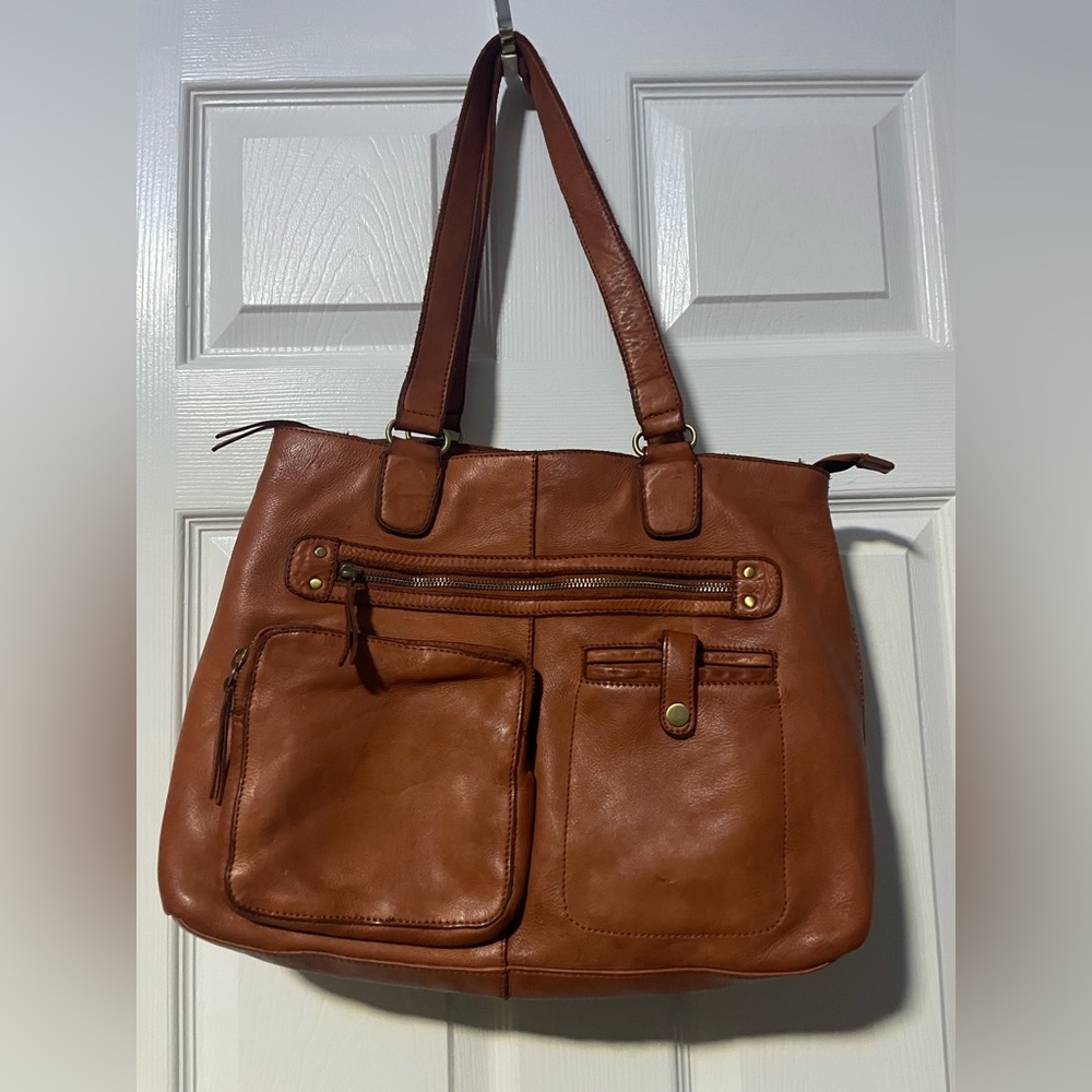 Leather never worn purse GREAT condition